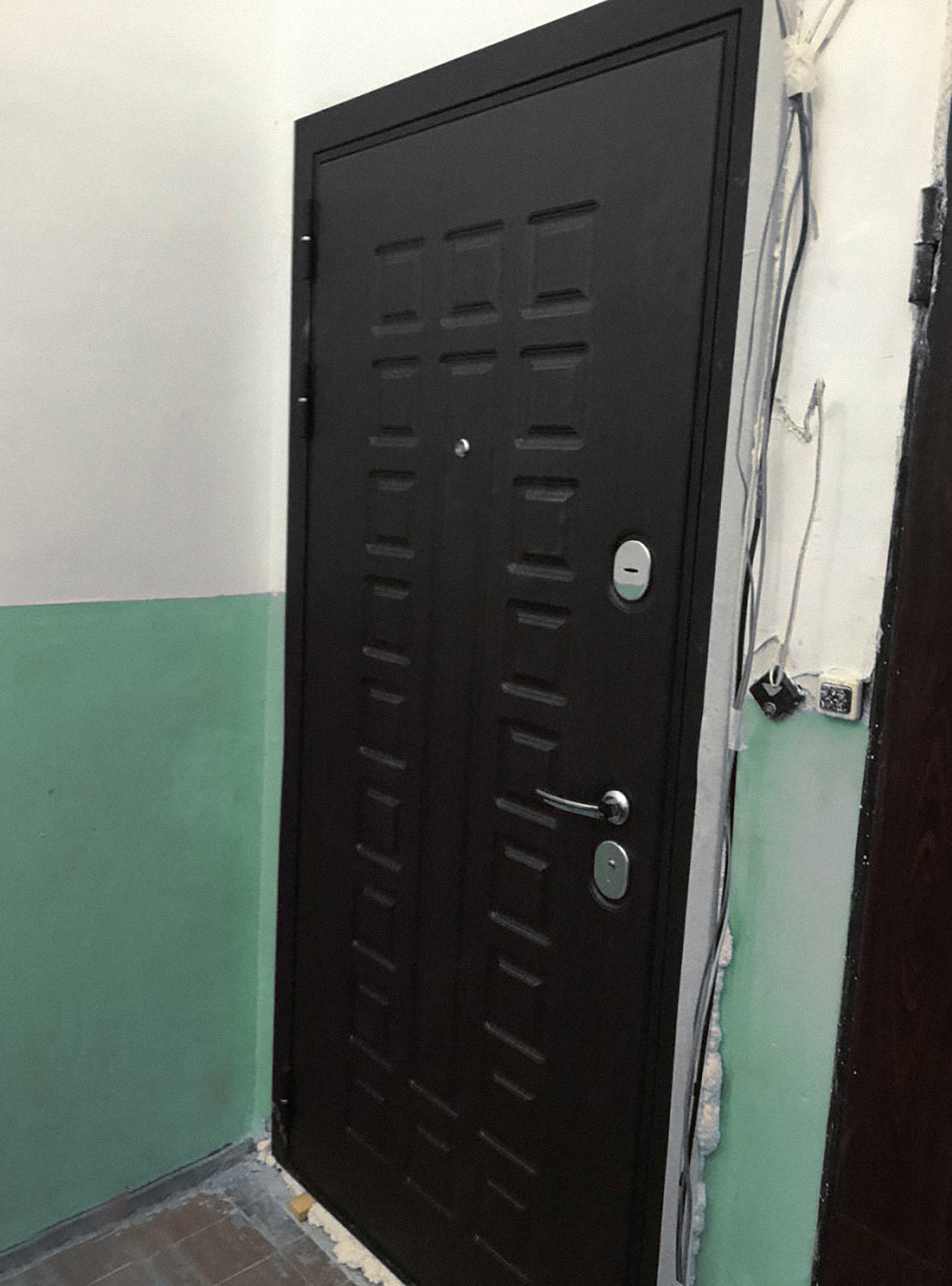 Стальная дверь с МДФ цвета Венге