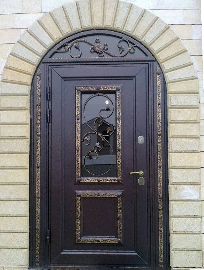 Дверь премиум класса ЛД-712 арочная фрамуга остеклённая и ковка