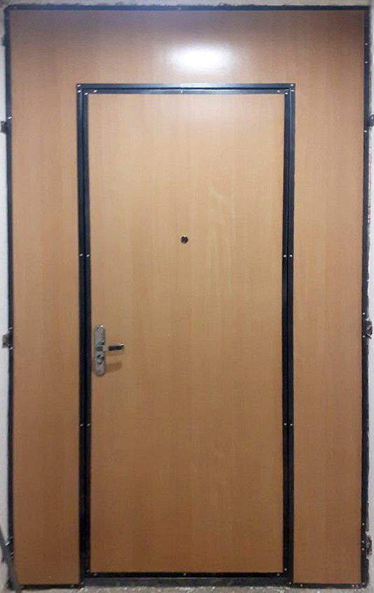 Одностворчатая тамбурная дверь ЛД-434 с фрамугами